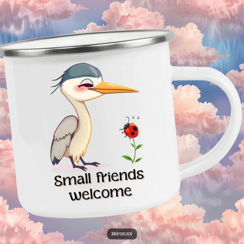 Funny Smiling Heron Camping Mug: Smiling heron bird with a ladybug crawling on its neck, ideal for humorous outdoor enjoyment.